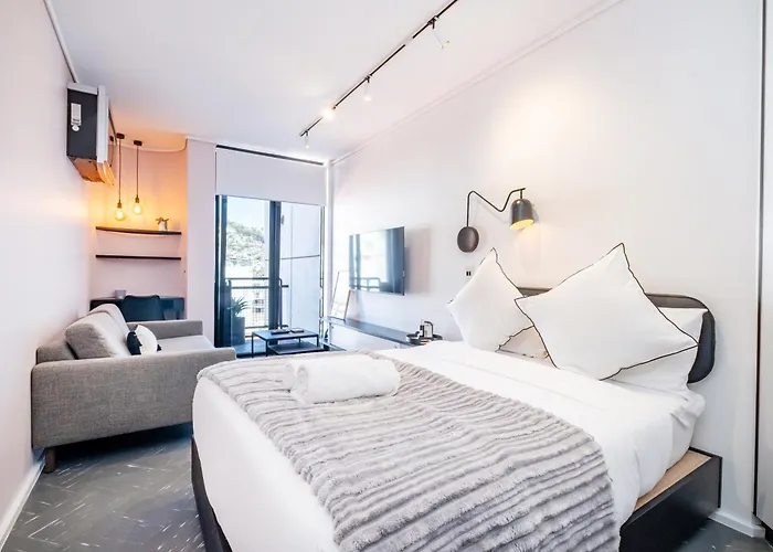 Flamingo 807 - Top Floor Sea Point Apartment With Daily Housekeeping