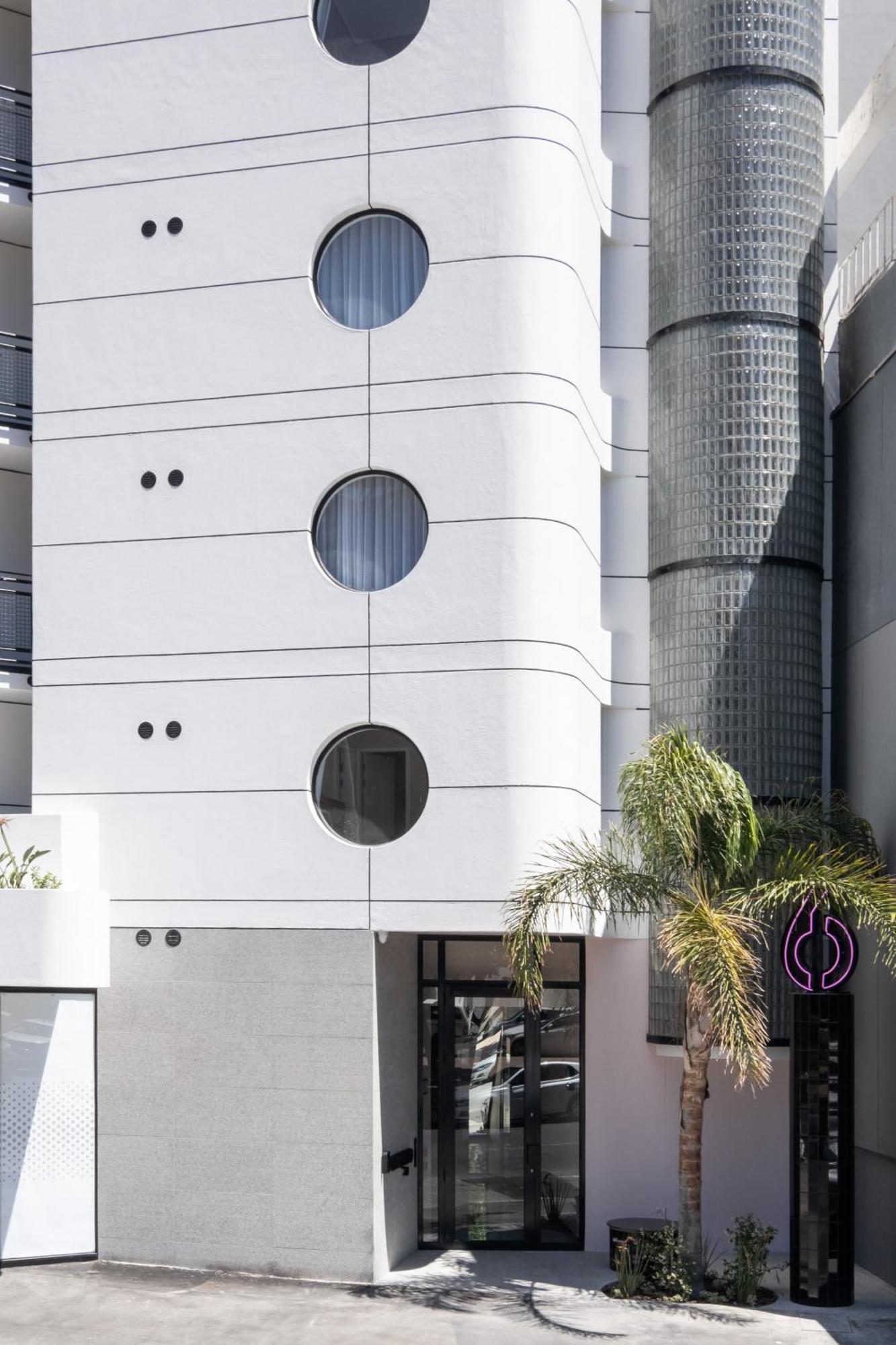 Flamingo807: Floor Sea Point Aprt With Balcony Apartment Cape Town