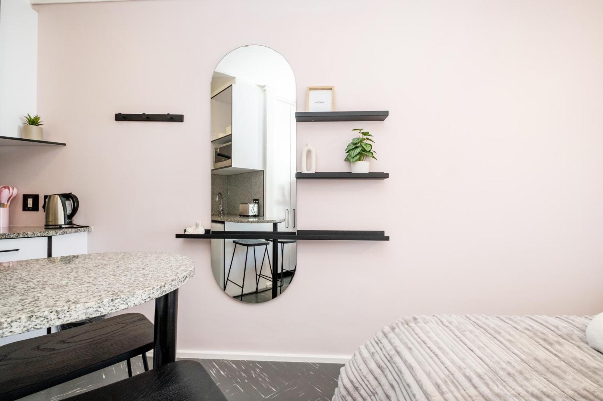 Flamingo807: Floor Sea Point Aprt With Balcony Apartment *