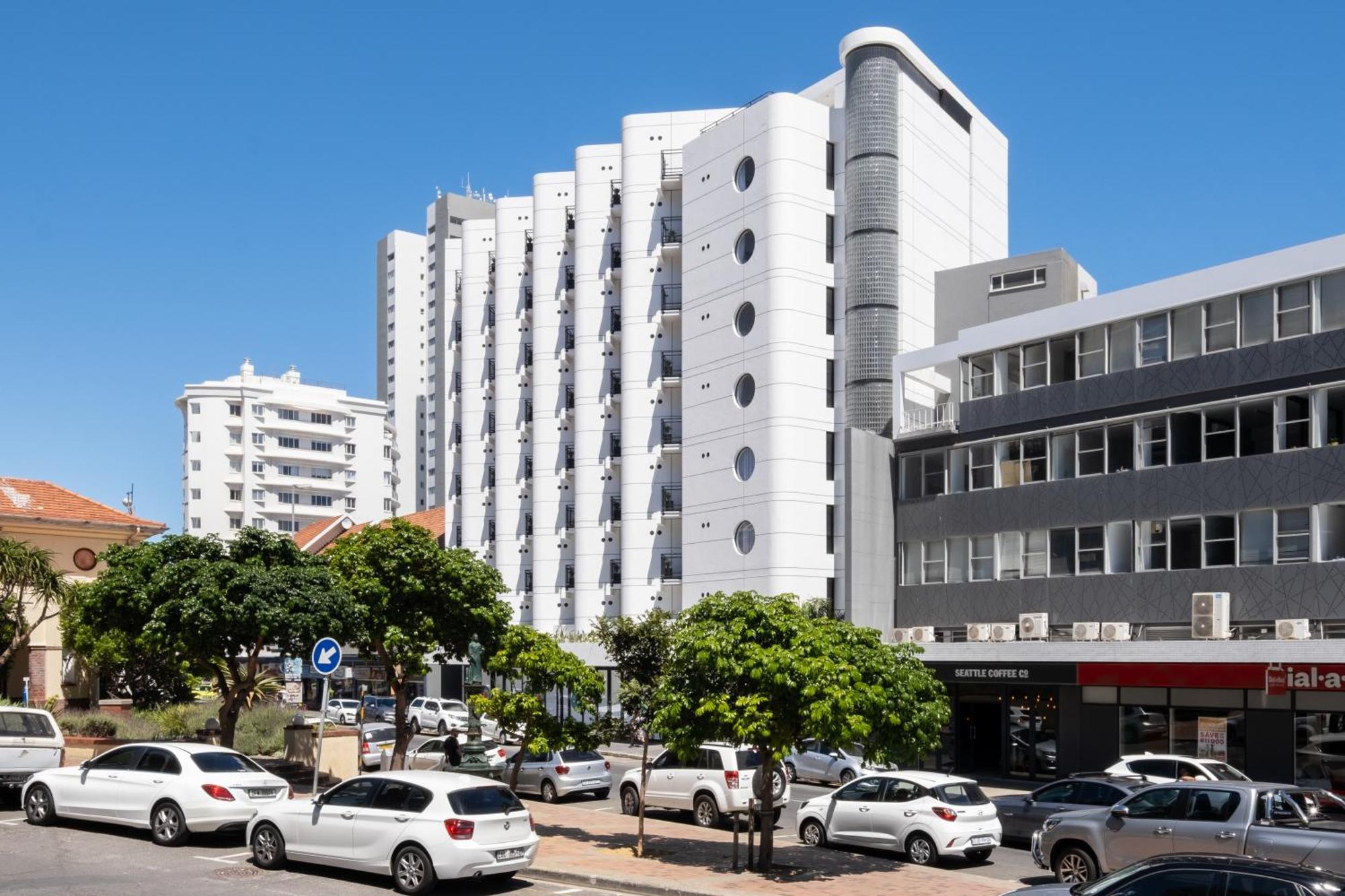 Flamingo807: Floor Sea Point Aprt With Balcony Apartment Cape Town